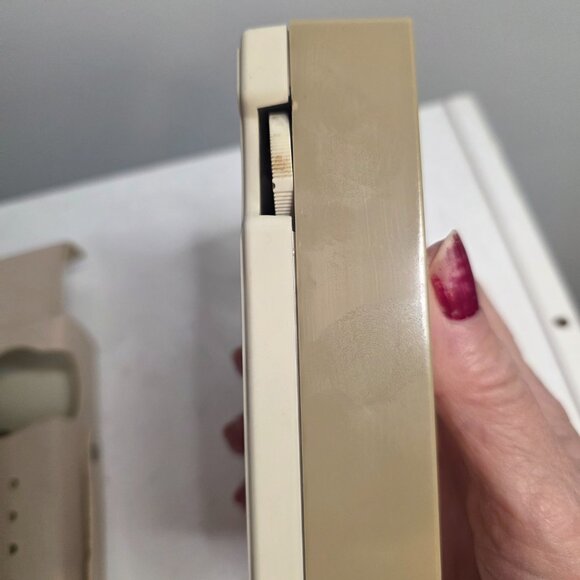 General Electric 10 Transistor Radio With Case WORKS - Picture 5 of 10